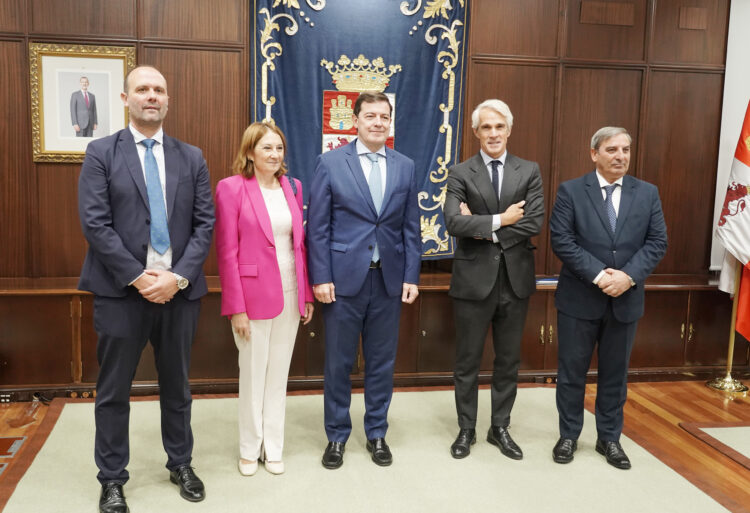 Reunión entre el Presidente de la Junta y el Presidente Ejecutivo de Telefónica España. / Rubén Cacho