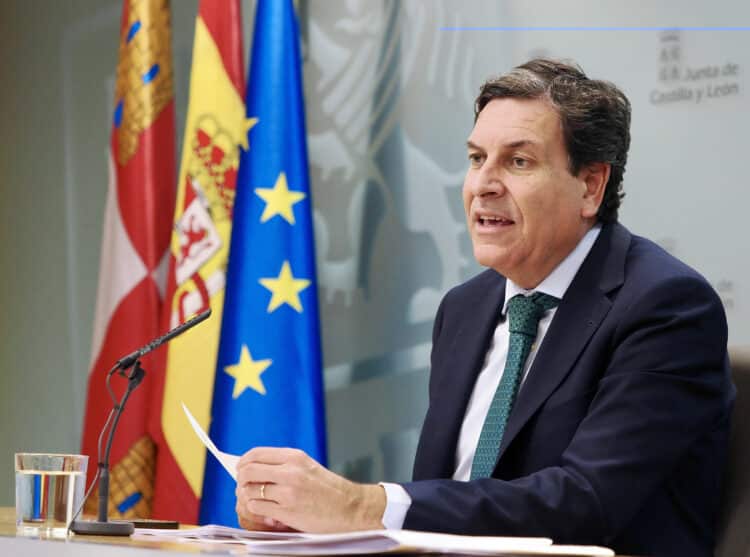 El Consejo de Gobierno aprueba 5,5 millones para los itinerarios de inserción laboral de discapacitados 1 Rueda de prensa posterior al Consejo de Gobierno. / R. Valtero