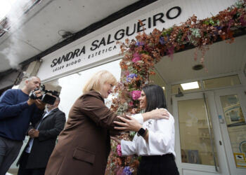 Visita de la Consejera de Industria a un establecimiento beneficiario en Ponferrada. / César Sánchez