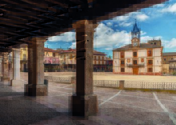 Foto de archivo. Vista de la plaza Mayor de Riaza / DIPUTACIÓN