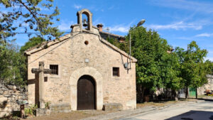 Atravensando los montes Carpetanos 9 La pequeña ermita de San Martín de Cañicosa.
