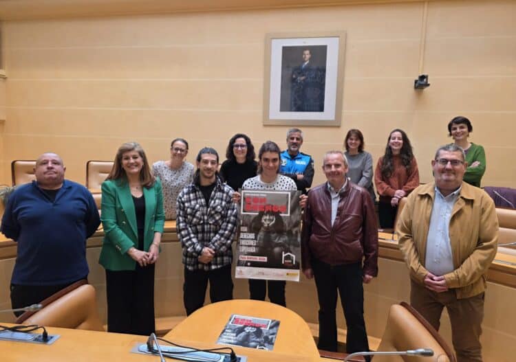Participantes en la visita al Ayuntamiento. /CÁRITAS SEGOVIA