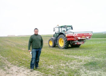 Antonio Rodríguez trabaja tierras en Abades y Zamarramala./ E. A.