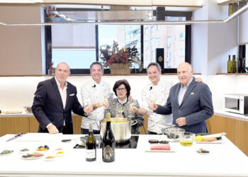 Exhibición gastronómica de los hermanos Torres, maridada con vinos de Avelino Vegas. / A.V.