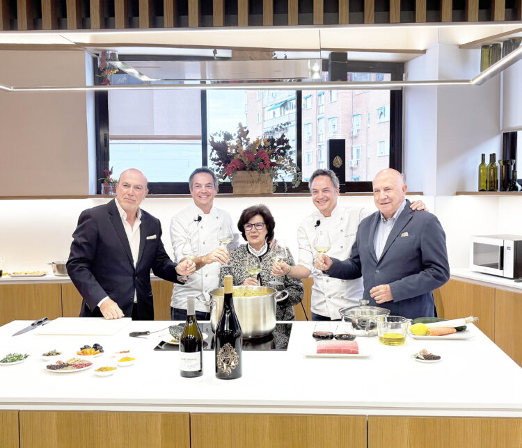 Maridaje entre la calidad y el prestigio 1 Exhibición gastronómica de los hermanos Torres, maridada con vinos de Avelino Vegas. / A.V.