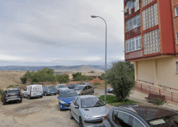 Confluencia de la calle Tours con la calle Valencia.