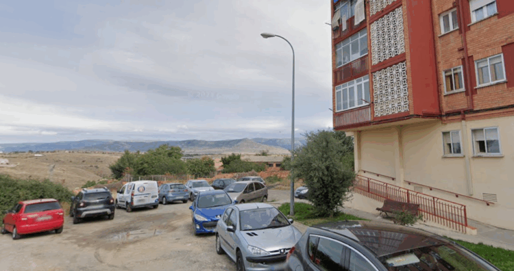 El Ayuntamiento estudia la urbanización de los terrenos en la calle Tours 1 Confluencia de la calle Tours con la calle Valencia.