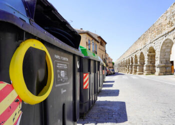 Contenedores de basura en Segovia. / HÉCTOR CRIADO