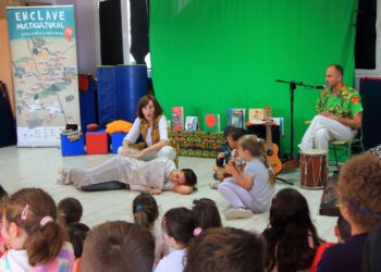 'Cuentos y Músicas del mundo' en el Colegio de Boceguillas/ DIPUTACIÓN