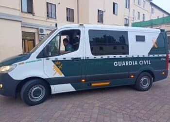La Guardia Civil detiene a dos hombres como presuntos autores de un delito de robo con fuerza mediante la técnica del butrón / GUARDIA CIVIL