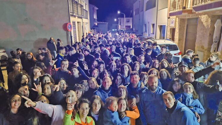 Las peñas disfrutando y concierto nocturno en 2024. / Ayuntamiento de San Cristóbal de Segovia