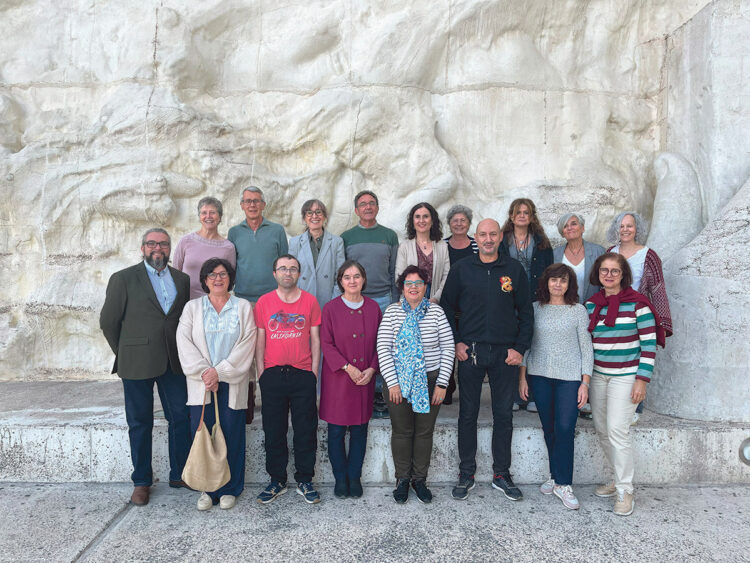 Carmen Delibes: “La cifra de visitantes en el 2024 es la más elevada del histórico del centro” 1 La directora de la biblioteca, Carmen Delibes (centro) con su equipo.