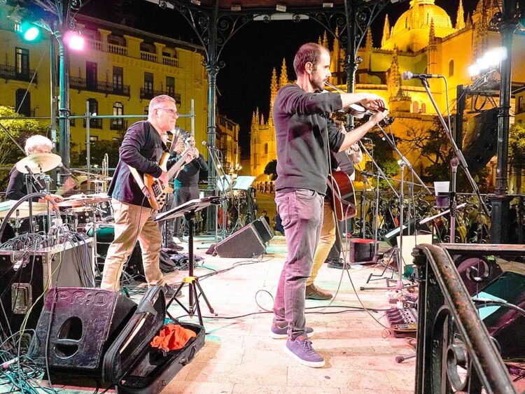 Concierto de Free Folk, en la noche de San Frutos. / HÉCTOR CRIADP