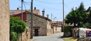 Gallegos está a escasos dos kilómetros de Ceguilla y a menos de uno de Martincano.