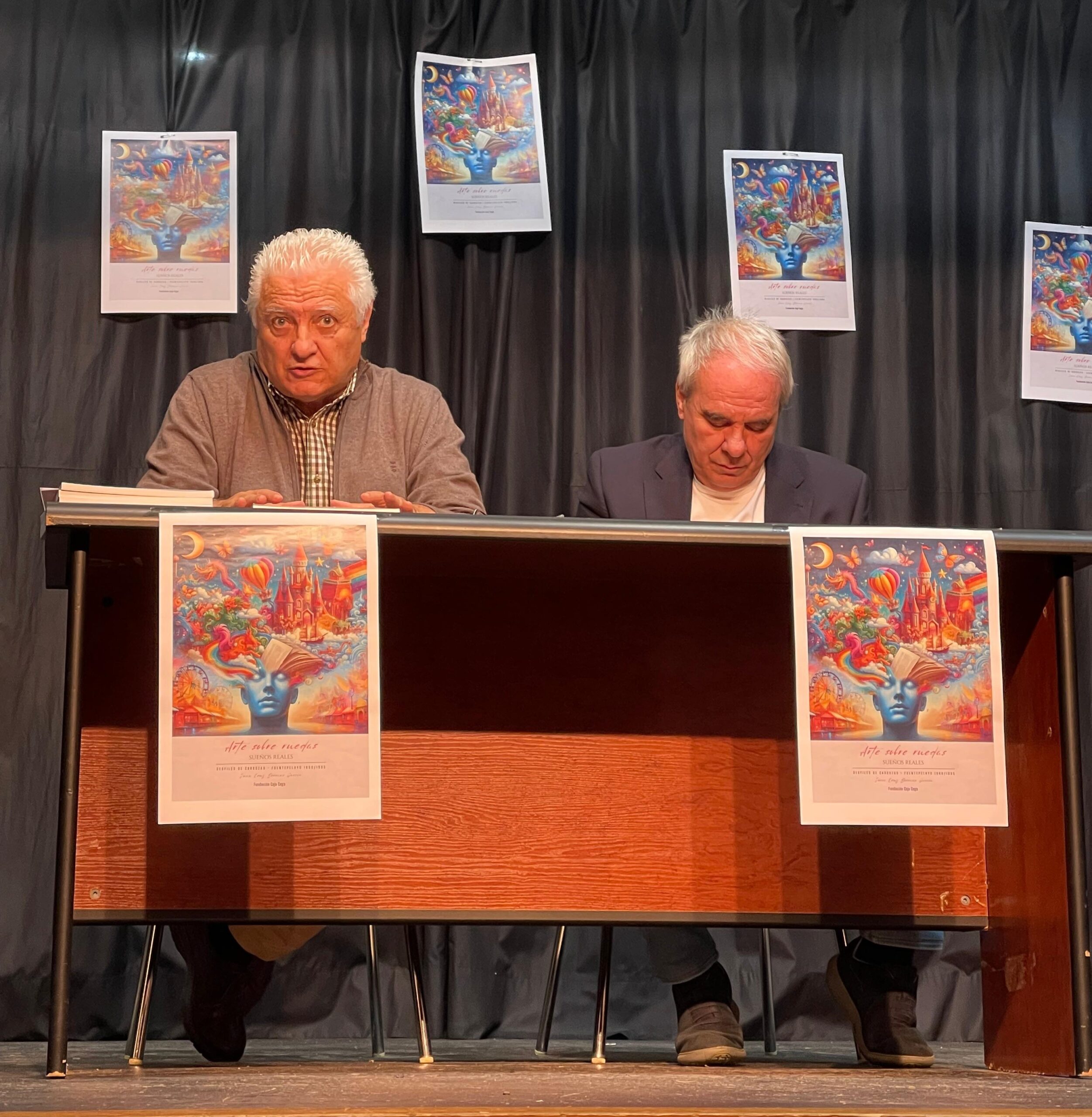 La Fundación Caja Cega / Cajaviva recopila los orígenes de las carrozas de Fuentepelayo 2 Instante de la presentación del libro / JUAN CRUZ SERRANO