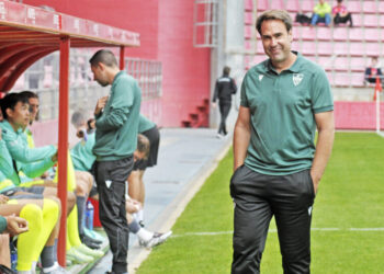 Iñaki Bea antes del encuentro entre Segoviana y Numancia./JUAN MARTÍN-G. SEGOVIANA