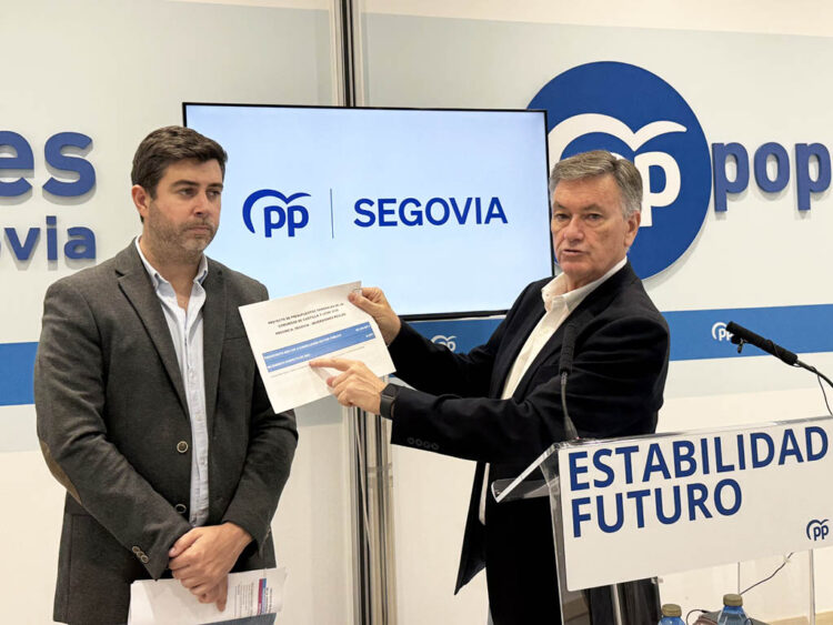 Vázquez destaca el incremento del 35% del Presupuesto para Segovia, con "más de 103 millones" 1 Javier Carpio y Francisco Vázquez. / PP