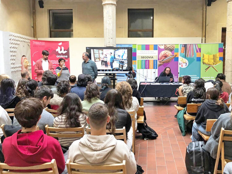 Jornada 'Únicos', en la Casa de los Picos. / JCYL