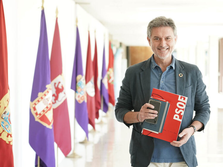 El PSCyL pide a Ferraz que suspenda de militancia a José Luis Vázquez y lo expulse de la Ejecutiva 1 El procurador José Luis Vázquez. / ICAL