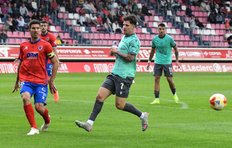 Juanma: “Entrenamos como aviones” 1 Juanma Domínguez saltó al campo en el minuto 77./ G. SEGOVIANA