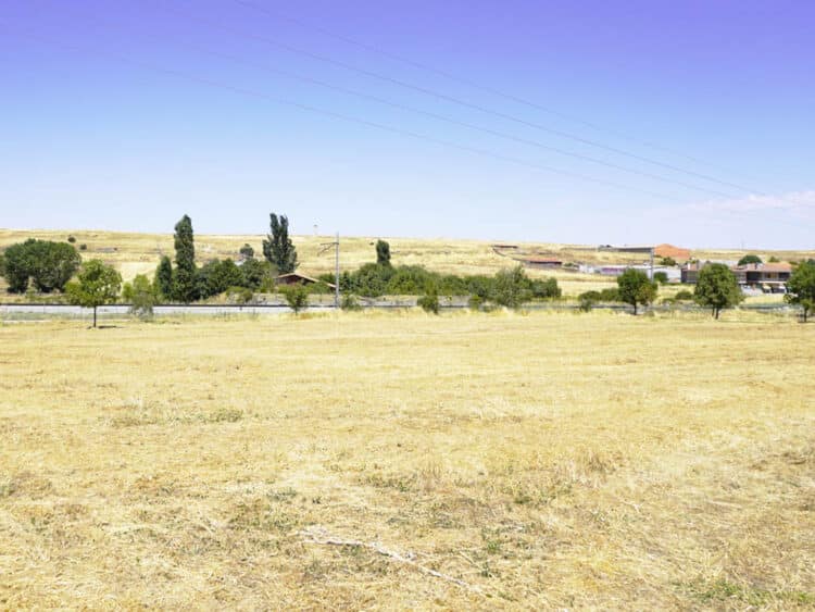 Zona de La Costanilla, con paso de las vías del tren. / HÉCTOR CRIADO