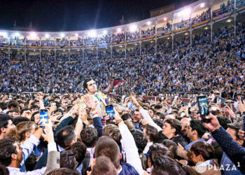 Morante de la Puebla, en hombros el pasado domingo en Las Ventas en su última tarde de luces. / PLAZA 1