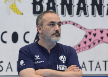 Álvaro Senovilla, técnico del Balonmano Nava./ AMADOR MARUGÁN