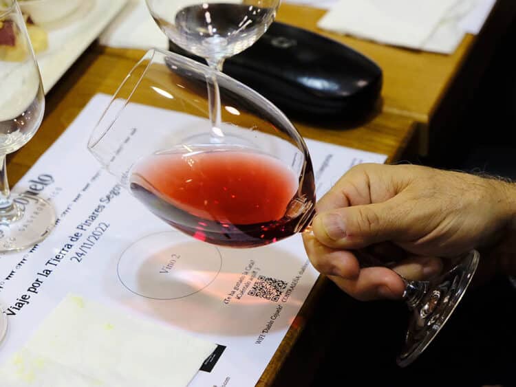 San Antonio el Real y San Marcos, primeras paradas del programa 'Otoño enológico' 1 Degustación de vino en el ciclo 'Otoño Enológico'. / DIEGO GÓMEZ