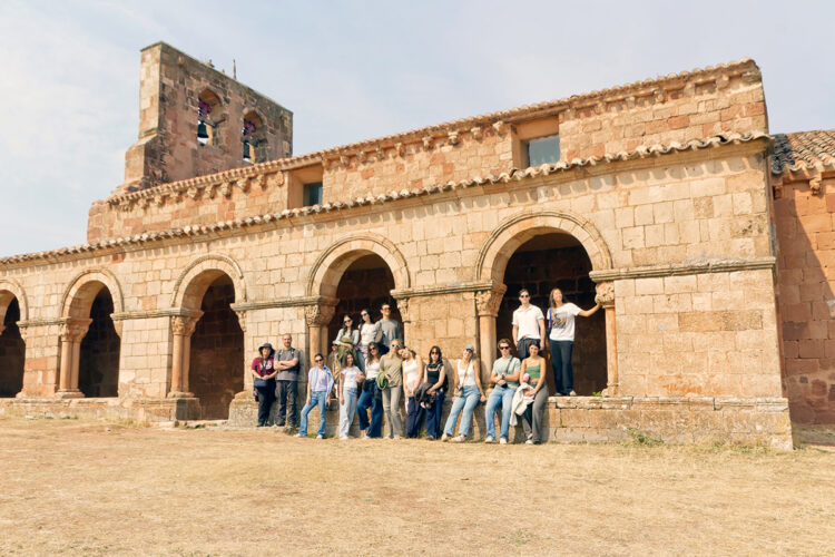Para muchos de los estudiantes internacionales de IE, la actividad representó la primera oportunidad de vivir la arqueología de la península ibérica más allá del aula. / Kiko Arribas