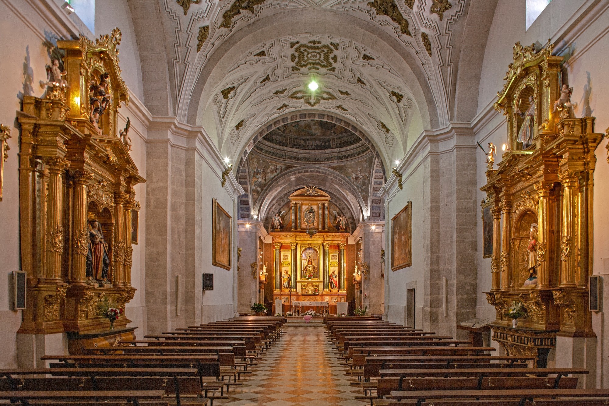 Santuario del Henar y su iglesia.