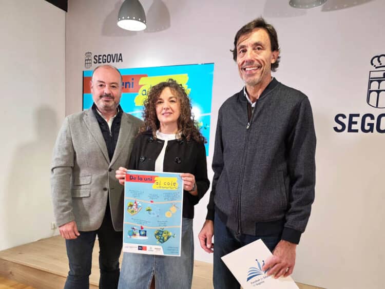 Sergio Calleja, Cristina Gil y Juan Carlos Manrique presentan el programa 'De la Uni al Cole'. / AYUNTAMIENTO DE SEGOVIA