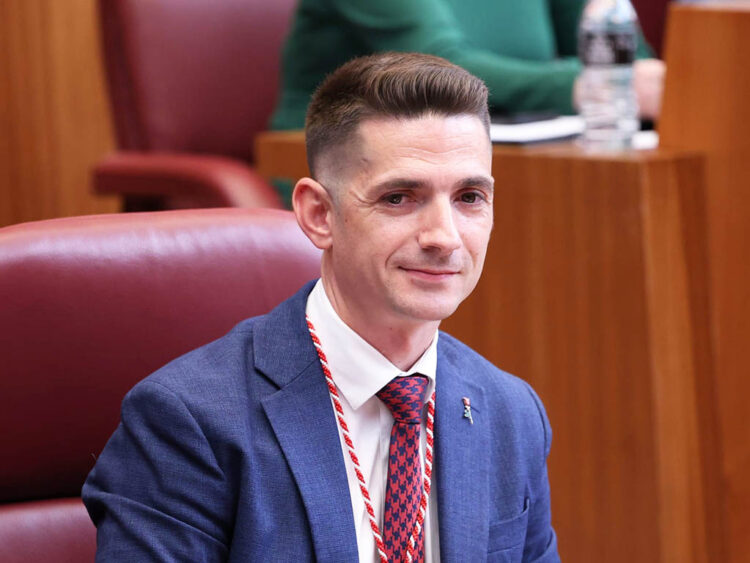 Sergio Iglesias, en las Cortes de Castilla y León tras tomar posesión. / PSOE