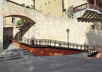 Simulación de la rampa que se instalará en la calle de la Puerta de la Luna. / AYUNTAMIENTO DE SEGOVIA