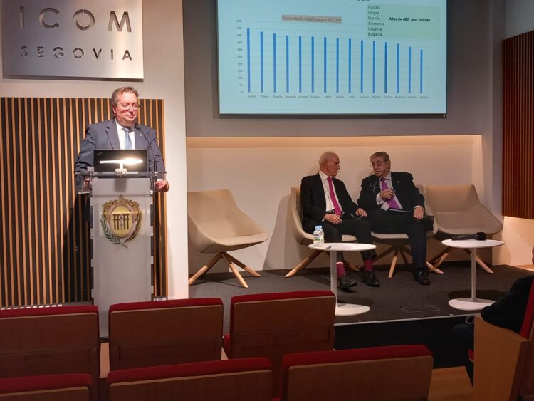 Momento de la conferencia./COLEGIO DE MÉDICOS DE SEGOVIA