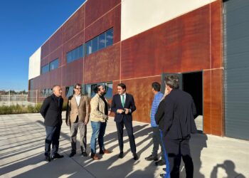 visita institucional a una de las nuevas naves de Villadangos del Páramo/ JUNTA DE CASTILLA Y LEON