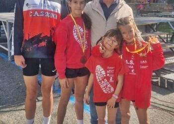 Mateo, Adriana, Abril, Candela y Antonio durante la cita en Ávila./CAS