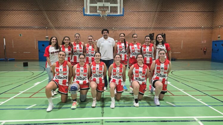 La plantilla del equipo femenino sénior del Dibaq CD Base antes de un encuentro del presente curso./CD BASE