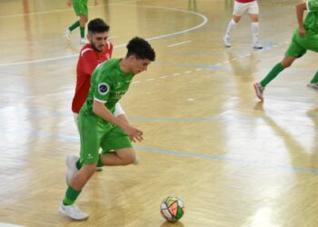 Un instante del encuentro entre Cuéllar y Segosala en el pabellón Santa Clara./CD CUÉLLAR