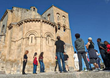Los participantes en el intercambio visitaron el patrimonio artístico de la villa de Sepúlveda./ E. A.