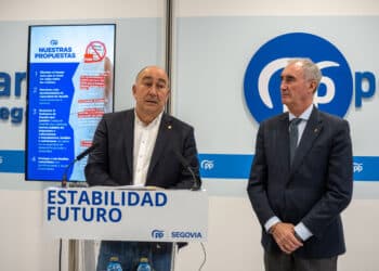 De Vicente y Mazarías en la comparecencia de este miércoles en la sede del PP. / Héctor Criado