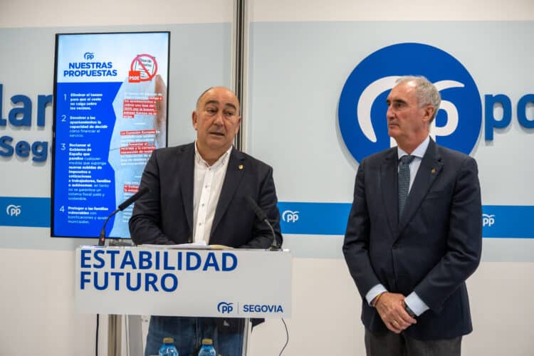 De Vicente y Mazarías en la comparecencia de este miércoles en la sede del PP. / Héctor Criado