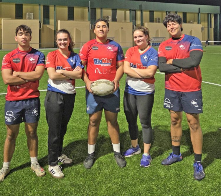 Jugadores de la UVa en el campo de Nueva Segovia./ UVA