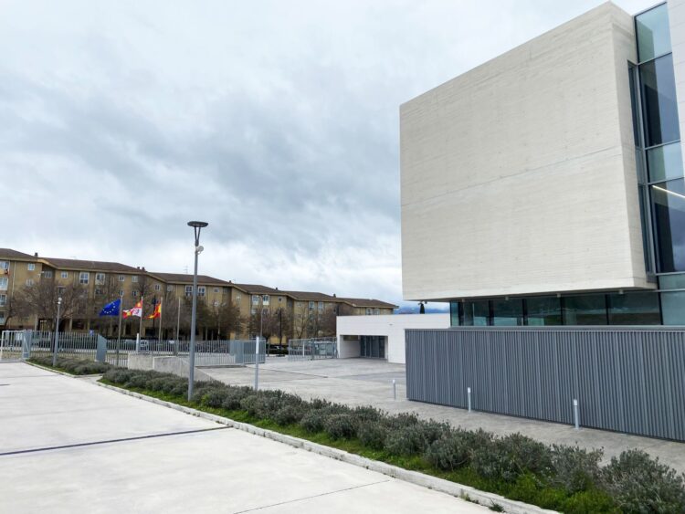 Entorno de los juzgados donde se produjo la agresión. / A.M.