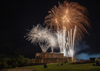 Foto de archivo. Fuegos artificiales en el Castillo de Coca / NEREA LLORENTE