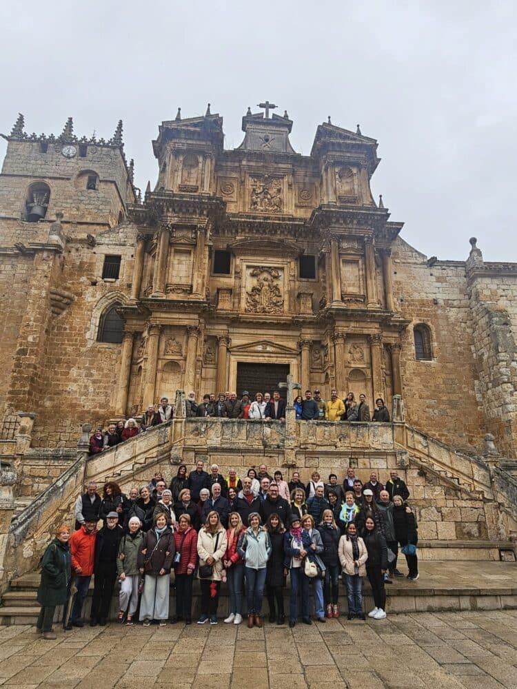 Instante de la visita a Gumiel de Izán / A.C.P. LA COLODRA