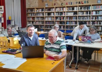 Taller de informática en la biblioteca municipal / LOURDES MATARRANZ