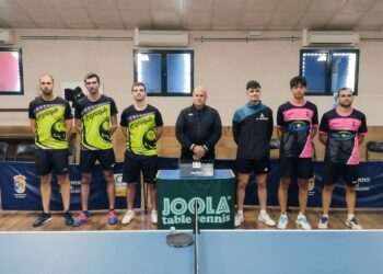 Jugadores de Seghos y One Vision Parla antes del encuentro./SEGHOS