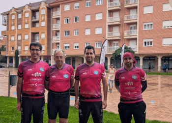 La delegación del club segoviano durante la cita en La Bañeza./SEGOVIA ORIENTACIÓN