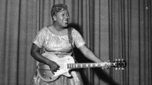 Sister Rossetta Tharpe, considerada la mejor guitarrista femenina del mundo.