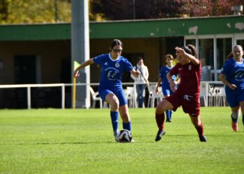 Un instante del duelo entre Burgos y Cuéllar./CD CUÉLLAR